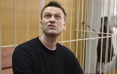 navalnyj-ili-putin-kto-pytaet.jpg