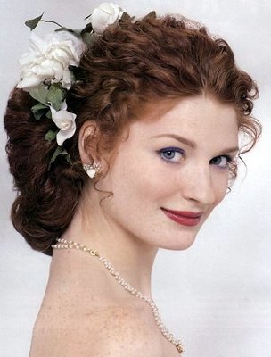wedding-hairstyles-flag-curly-hair-1.jpg