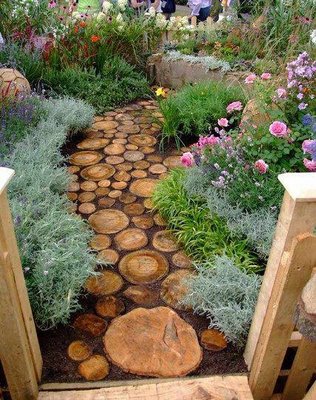 532063_443991398965921_28233750_nwalkway.jpg