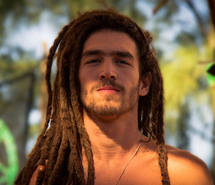 rastaman-amazing-beach-boy-600416.jpg