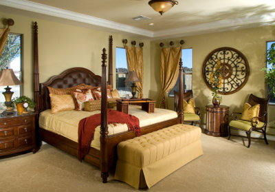tuscan_bedroom_design_ideas_yellow_red_wall_art.jpg