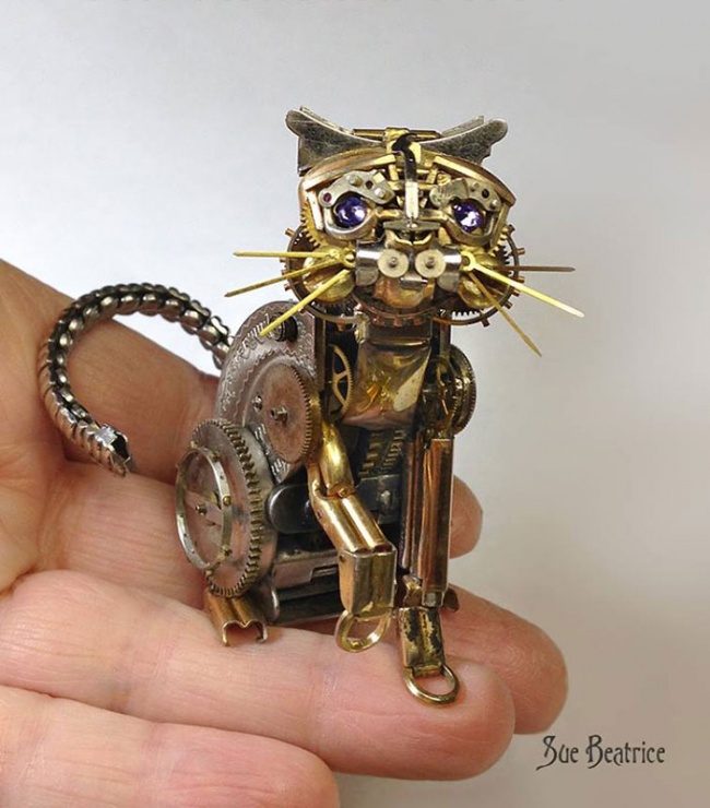 1818360-R3L8T8D-650-recycled-watch-parts-sculptures-vintage-antique-susan-beatrice-14.jpg