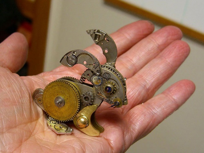 1817760-R3L8T8D-650-recycled-watch-parts-sculptures-vintage-antique-susan-beatrice-36.jpg