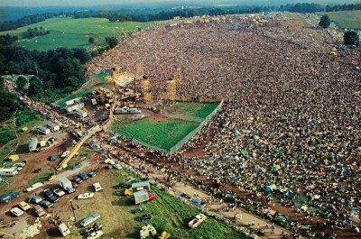 crazy-things-woodstock-festival-photography-15.jpg